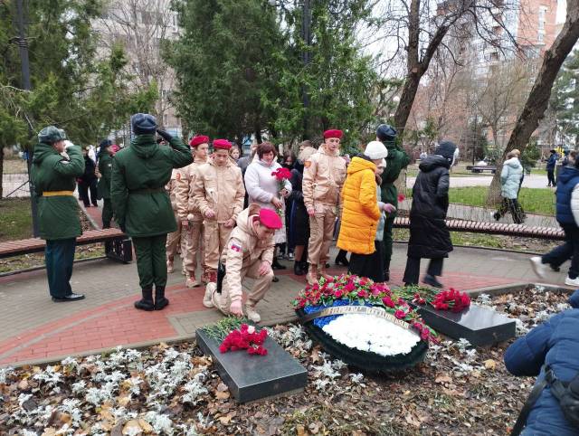 Районная торжественная церемония возложения цветов и венков к памятникам в сквере 1-ой Конной армии